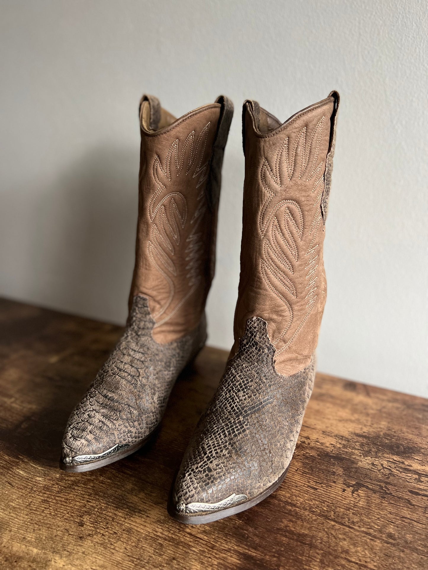 Zodiac faux snakeskin suede western boots 7