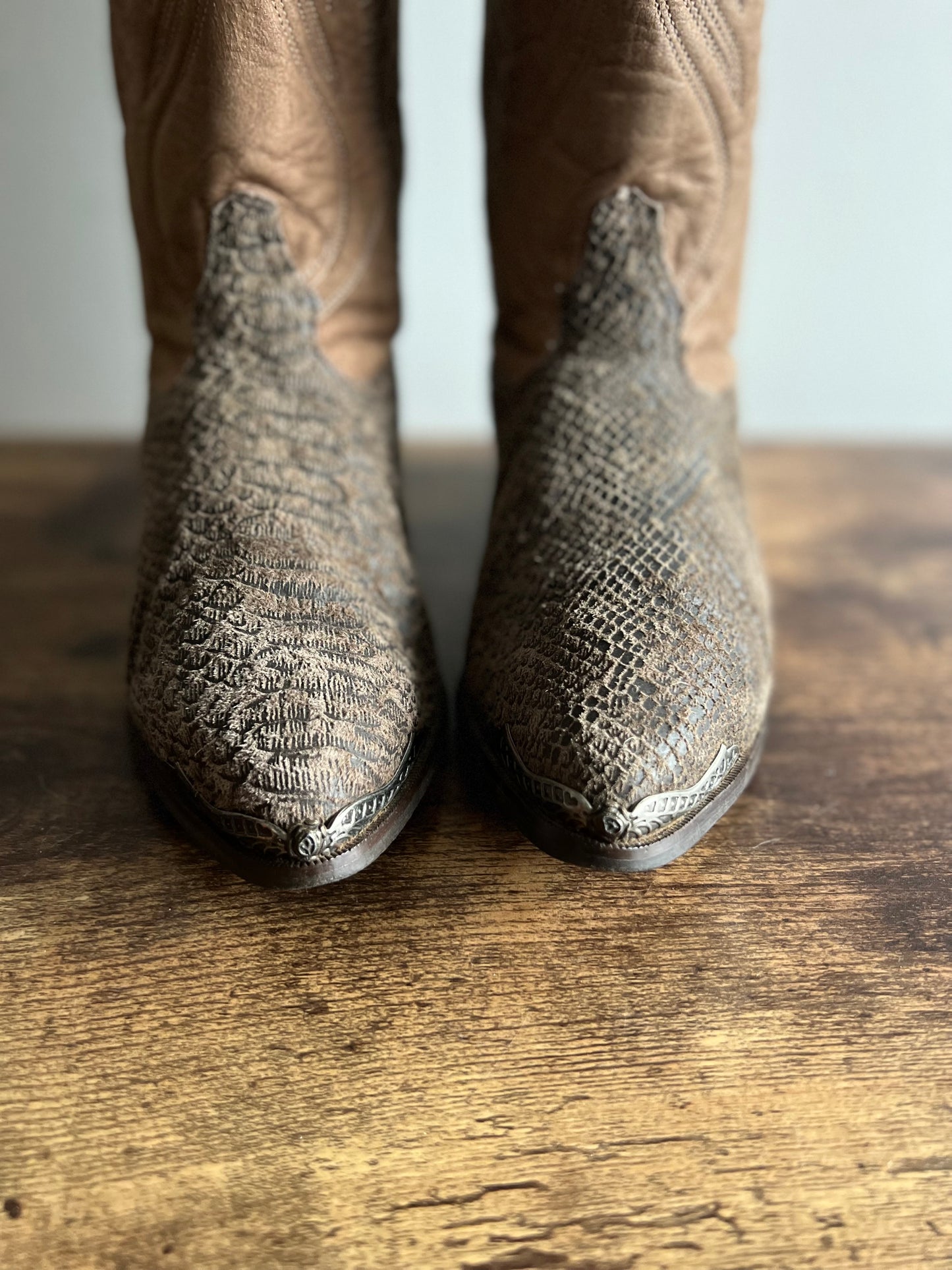 Zodiac faux snakeskin suede western boots 7