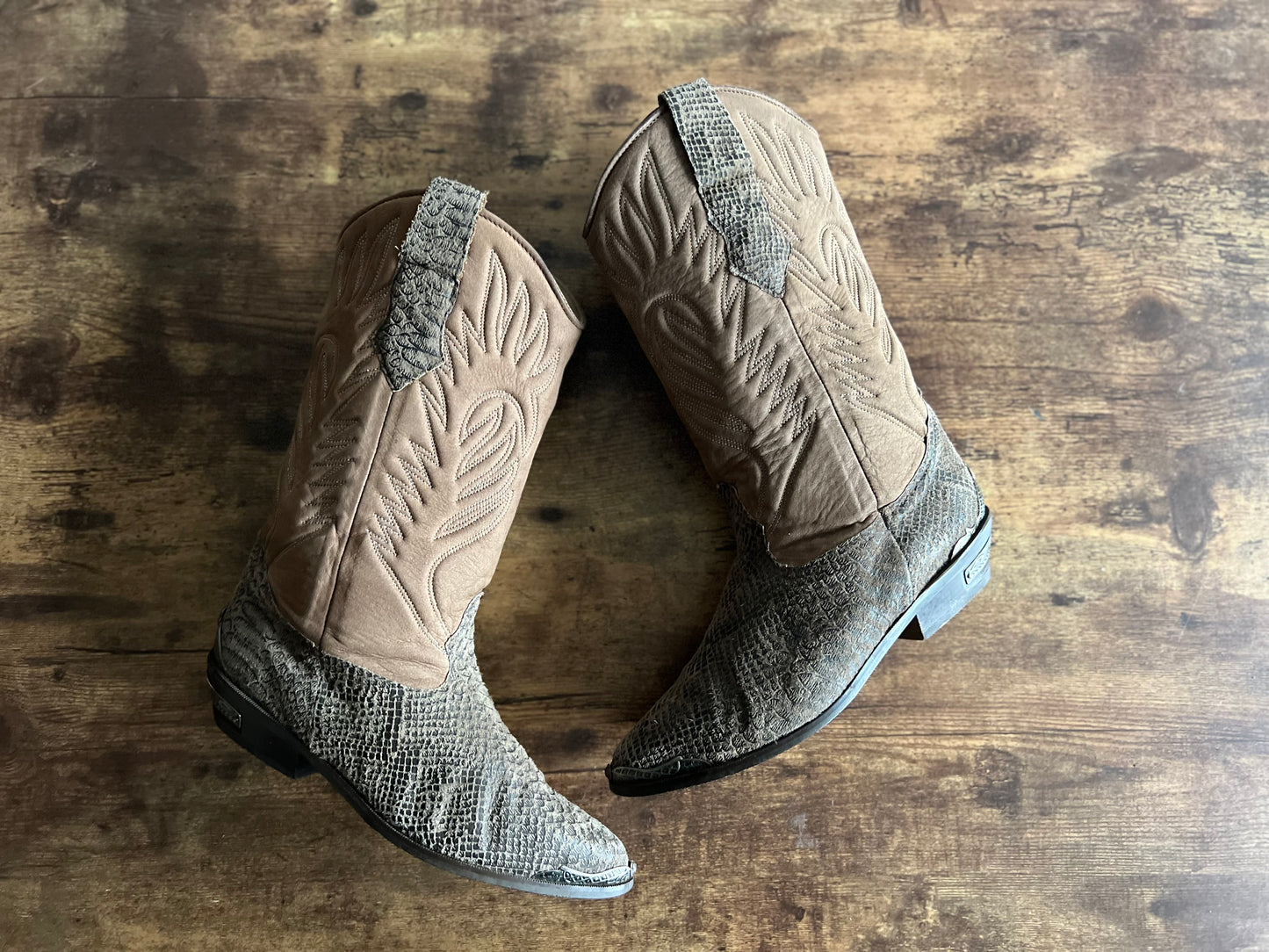 Zodiac faux snakeskin suede western boots 7