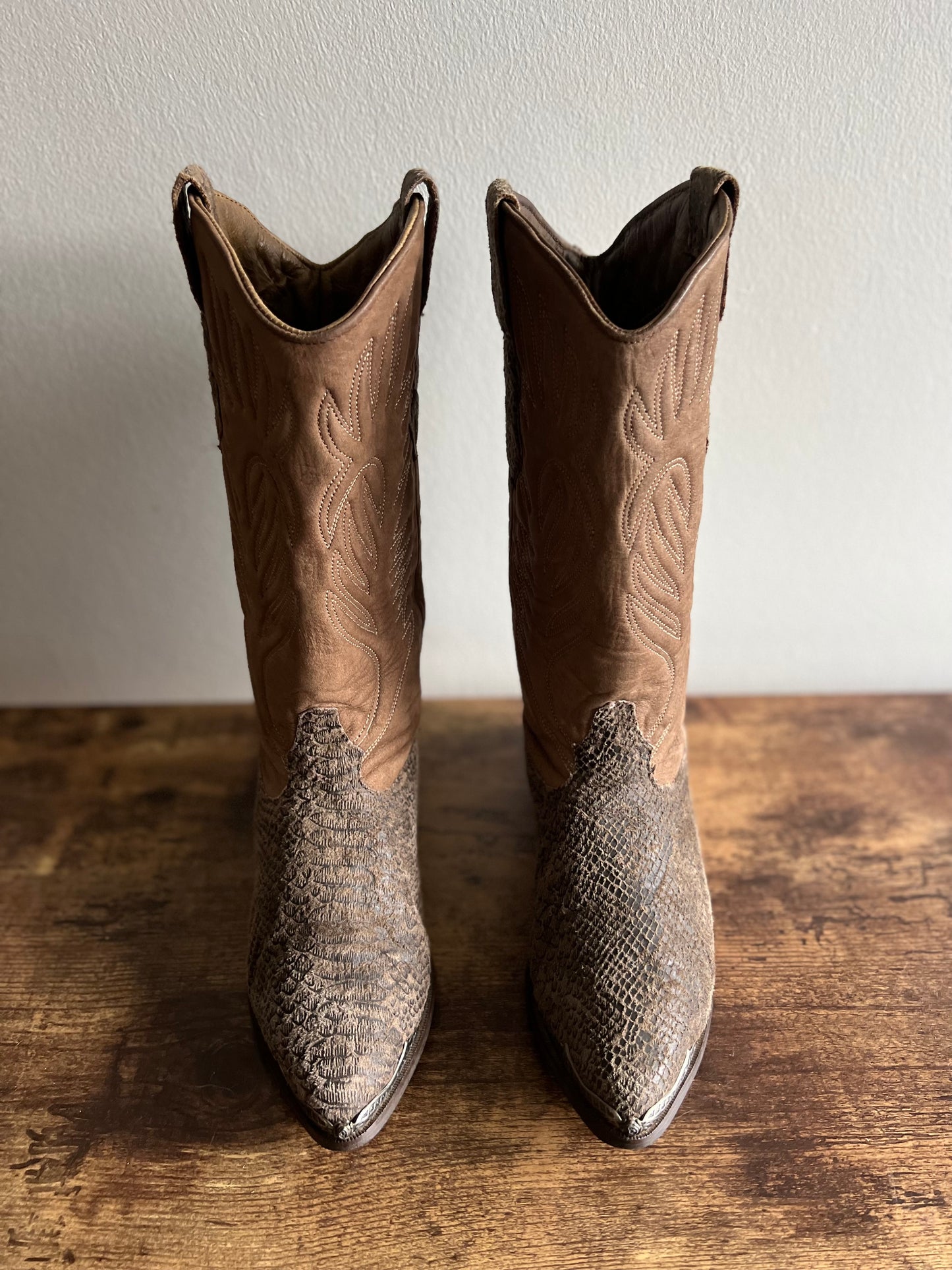 Zodiac faux snakeskin suede western boots 7