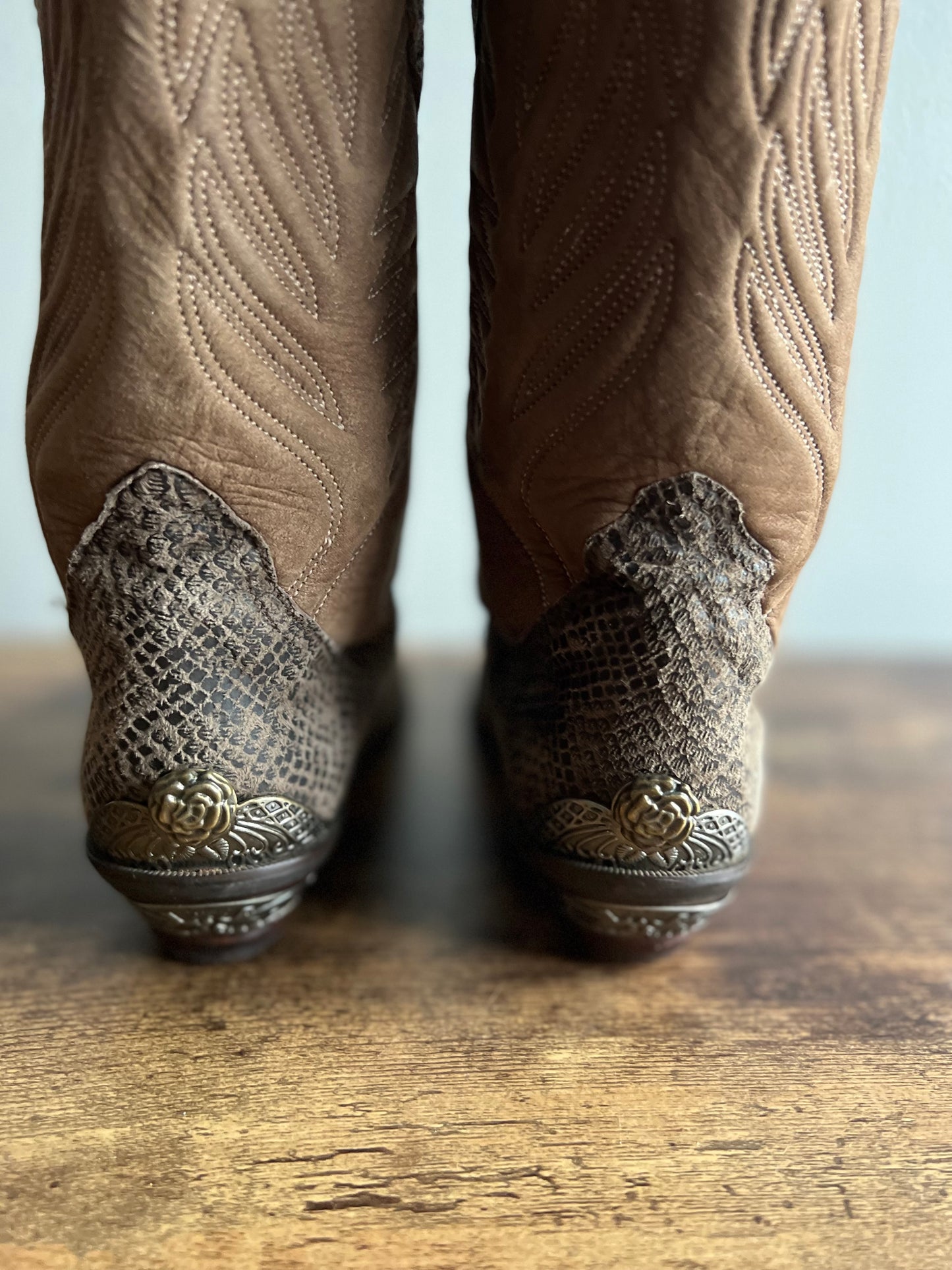 Zodiac faux snakeskin suede western boots 7