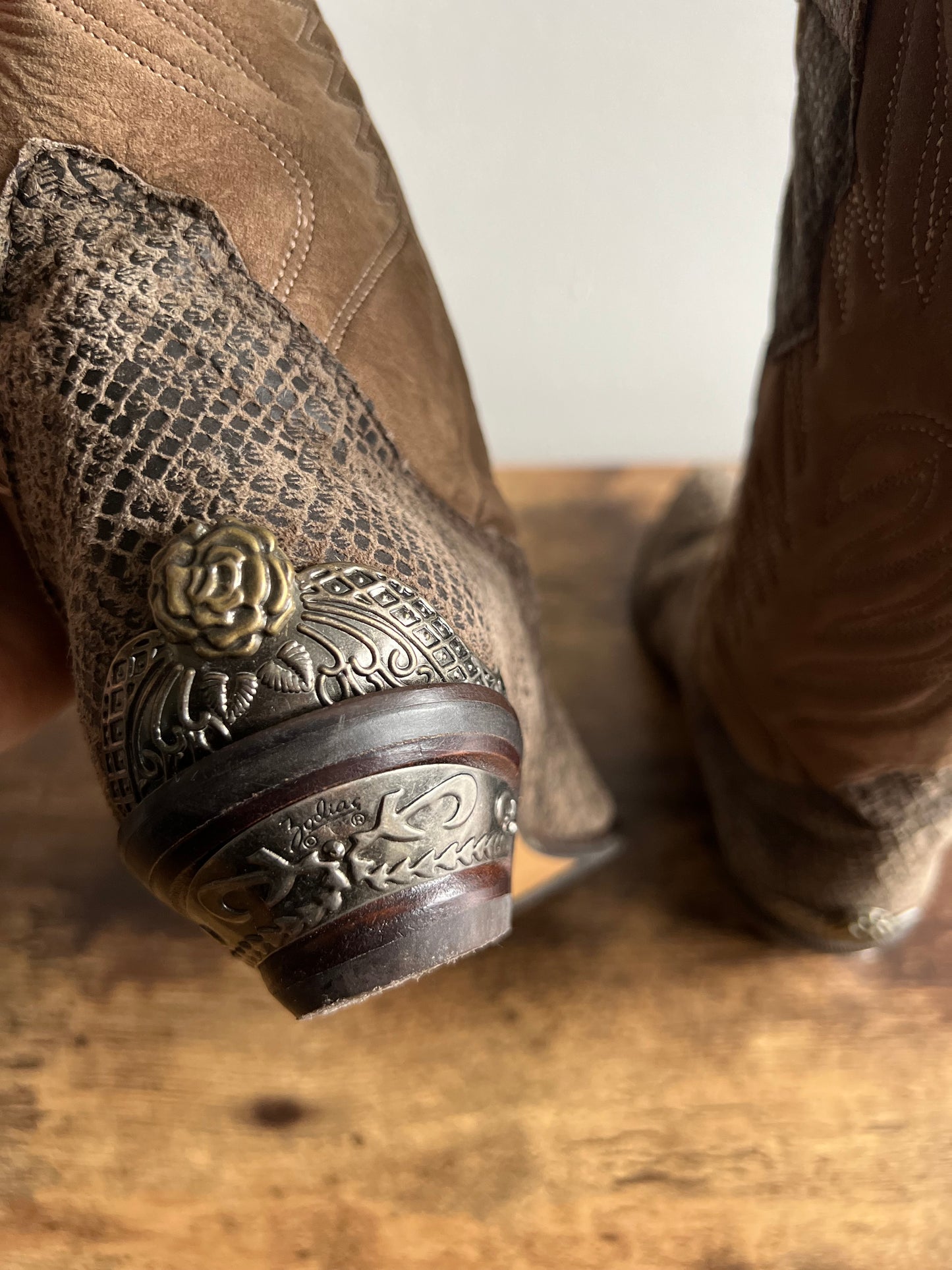 Zodiac faux snakeskin suede western boots 7